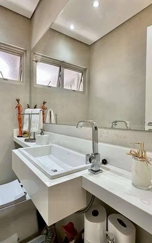 Casa à venda com 216m², 4 quartos e 4 vagas Casa à venda com 216m², 4 quartos e 4 vagasBanheiro