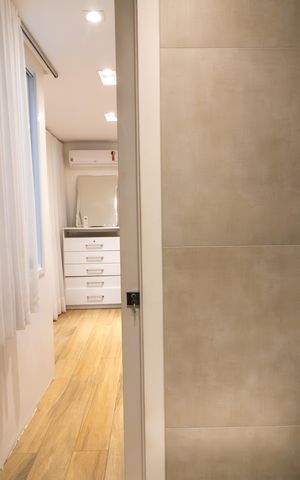 Casa de condomínio à venda com 200m², 4 quartos e 2 vagas Casa de condomínio à venda com 200m², 4 quartos e 2 vagasBanheiro da Suíte 1
