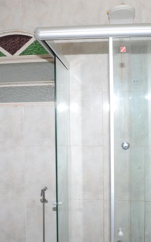 Casa para alugar com 158m², 2 quartos e 2 vagasBanheiro Corredor