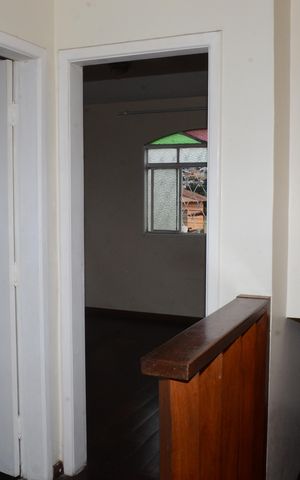 Casa para alugar com 158m², 2 quartos e 2 vagasEscada