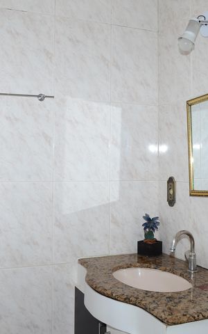 Casa para alugar com 158m², 2 quartos e 2 vagasBanheiro da Suíte