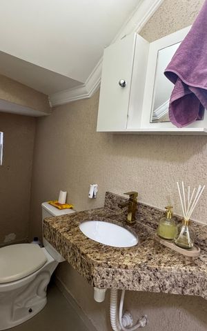 Casa à venda com 140m², 3 quartos e 4 vagas Casa à venda com 140m², 3 quartos e 4 vagasLavabo