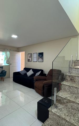 Casa à venda com 140m², 3 quartos e 4 vagas Casa à venda com 140m², 3 quartos e 4 vagasSala