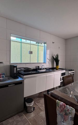 Casa à venda com 140m², 3 quartos e 4 vagas Casa à venda com 140m², 3 quartos e 4 vagasCozinha