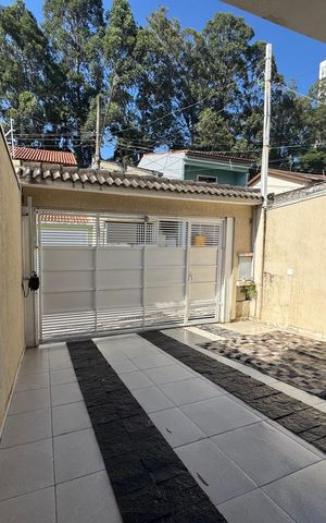 Casa à venda com 140m², 3 quartos e 4 vagas Casa à venda com 140m², 3 quartos e 4 vagasGaragem