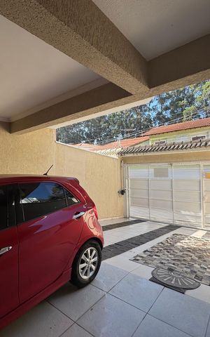 Casa à venda com 140m², 3 quartos e 4 vagas Casa à venda com 140m², 3 quartos e 4 vagasGaragem
