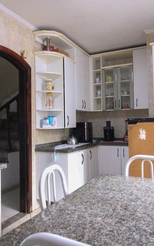 Casa à venda com 146m², 3 quartos e 5 vagas Casa à venda com 146m², 3 quartos e 5 vagasCozinha