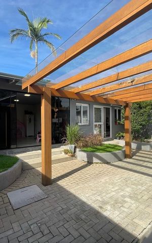 Casa à venda com 296m², 2 quartos e 2 vagas