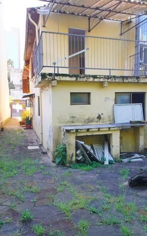 Casa à venda com 160m², 4 quartos e 2 vagasFundos da Casa