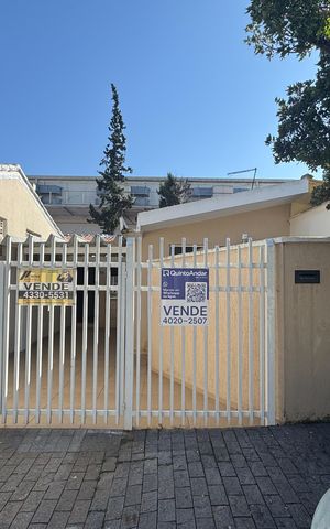 Casa à venda com 104m², 3 quartos e 2 vagas Casa à venda com 104m², 3 quartos e 2 vagasFachada