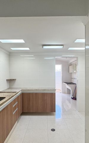 Casa à venda com 104m², 3 quartos e 2 vagas Casa à venda com 104m², 3 quartos e 2 vagasCozinha