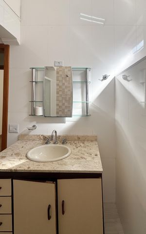 Casa à venda com 104m², 3 quartos e 2 vagas Casa à venda com 104m², 3 quartos e 2 vagasBanheiro Social