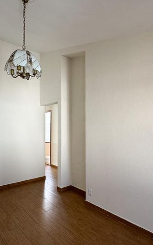 Casa à venda com 104m², 3 quartos e 2 vagas Casa à venda com 104m², 3 quartos e 2 vagasSala