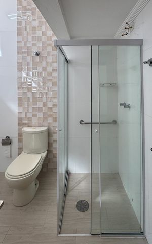 Casa à venda com 104m², 3 quartos e 2 vagas Casa à venda com 104m², 3 quartos e 2 vagasBanheiro Social