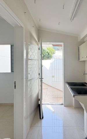 Casa à venda com 104m², 3 quartos e 2 vagas Casa à venda com 104m², 3 quartos e 2 vagasÁrea de Serviço