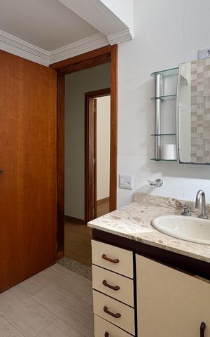 Casa à venda com 104m², 3 quartos e 2 vagas Casa à venda com 104m², 3 quartos e 2 vagasBanheiro Social