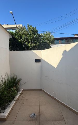 Casa à venda com 104m², 3 quartos e 2 vagas Casa à venda com 104m², 3 quartos e 2 vagasVaranda