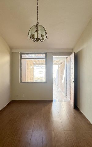 Casa à venda com 104m², 3 quartos e 2 vagas Casa à venda com 104m², 3 quartos e 2 vagasSala