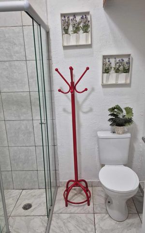 Casa para alugar com 70m², 2 quartos e sem vaga Casa para alugar com 70m², 2 quartos e sem vagaBanheiro