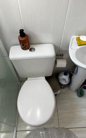 Casa à venda com 320m², 3 quartos e 3 vagas Casa à venda com 320m², 3 quartos e 3 vagasBanheiro