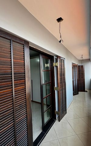 Casa à venda com 320m², 3 quartos e 3 vagas Casa à venda com 320m², 3 quartos e 3 vagasQuarto 1 Varanda