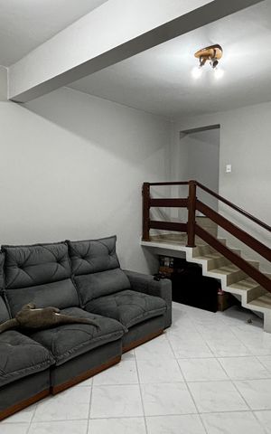 Casa à venda com 320m², 3 quartos e 3 vagas Casa à venda com 320m², 3 quartos e 3 vagasSala
