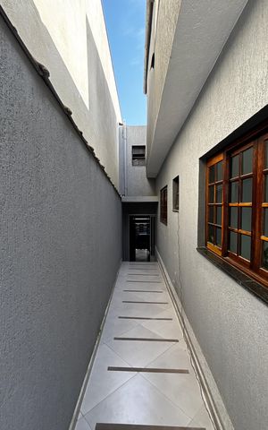 Casa à venda com 320m², 3 quartos e 3 vagas Casa à venda com 320m², 3 quartos e 3 vagasQuintal