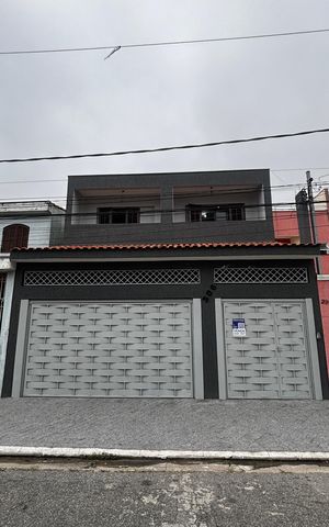 Casa à venda com 320m², 3 quartos e 3 vagas Casa à venda com 320m², 3 quartos e 3 vagasFachada