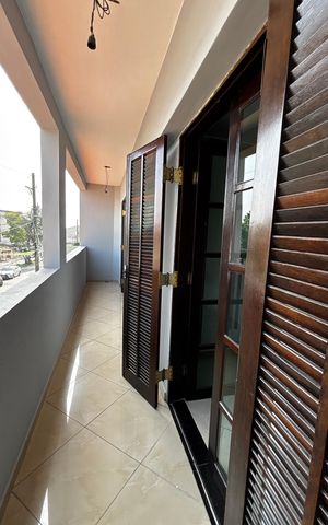 Casa à venda com 320m², 3 quartos e 3 vagas Casa à venda com 320m², 3 quartos e 3 vagasQuarto 3 Varanda