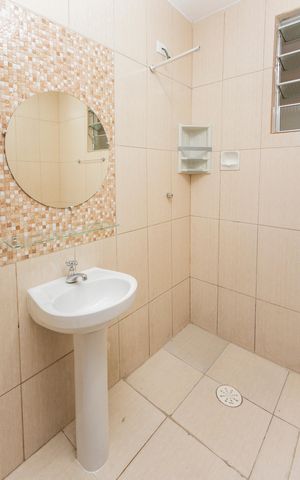 Casa à venda com 345m², 5 quartos e 2 vagasCasa 2 - Banheiro social
