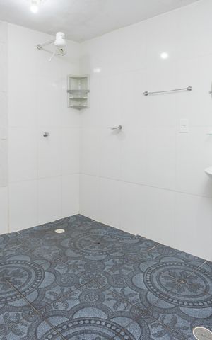 Casa à venda com 345m², 5 quartos e 2 vagasCasa 2 - Banheiro da suíte
