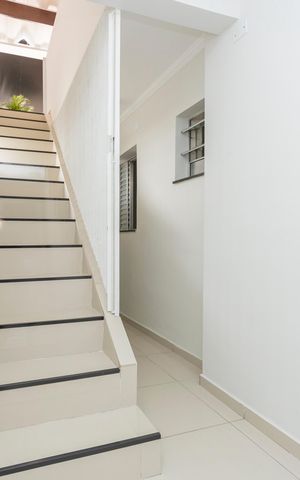Casa à venda com 345m², 5 quartos e 2 vagasEscada para cobertura