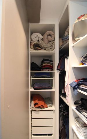Apartamento à venda com 77m², 2 quartos e 2 vagas Apartamento à venda com 77m², 2 quartos e 2 vagasCloset Suíte 1