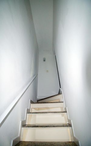 Apartamento à venda com 50m², 2 quartos e 1 vagaEscada 2º piso