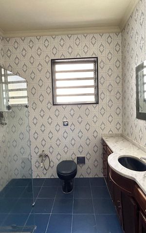 Casa à venda com 220m², 4 quartos e sem vagaBanheiro 1