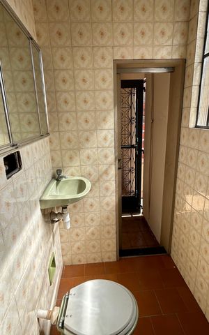 Casa à venda com 220m², 4 quartos e sem vagaBanheiro 2