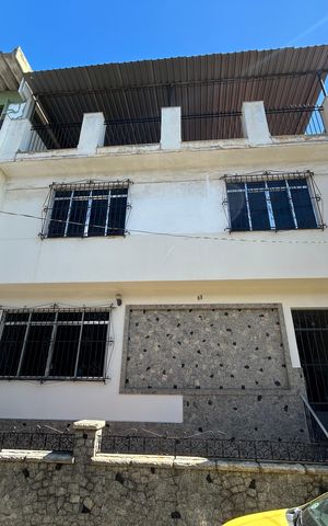 Casa à venda com 220m², 4 quartos e sem vagaFachada + placa