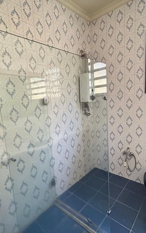 Casa à venda com 220m², 4 quartos e sem vagaBanheiro 1