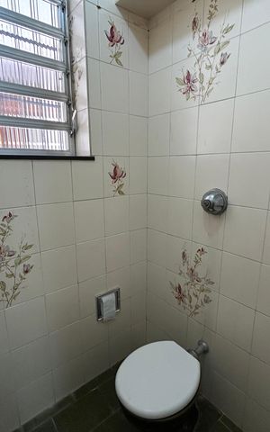 Casa à venda com 220m², 4 quartos e sem vagaLavabo