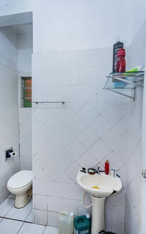 Casa à venda com 150m², 3 quartos e 2 vagas Casa à venda com 150m², 3 quartos e 2 vagasBanheiro