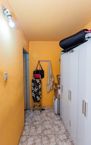 Casa à venda com 150m², 3 quartos e 2 vagas Casa à venda com 150m², 3 quartos e 2 vagasCloset