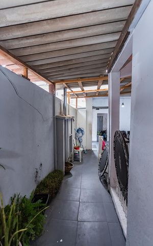 Casa à venda com 150m², 3 quartos e 2 vagas Casa à venda com 150m², 3 quartos e 2 vagasEntrada