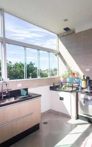 Casa à venda com 250m², 5 quartos e 3 vagas Casa à venda com 250m², 5 quartos e 3 vagasCozinha