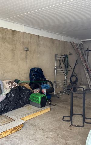 Casa à venda com 380m², 2 quartos e 2 vagas Casa à venda com 380m², 2 quartos e 2 vagasDetalhe