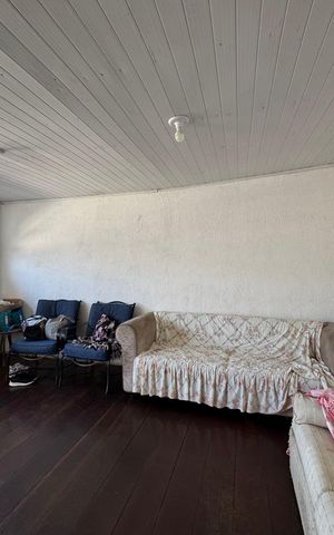 Casa à venda com 380m², 2 quartos e 2 vagas Casa à venda com 380m², 2 quartos e 2 vagasSala