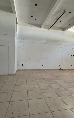 Casa à venda com 380m², 2 quartos e 2 vagas Casa à venda com 380m², 2 quartos e 2 vagasSalão comercial