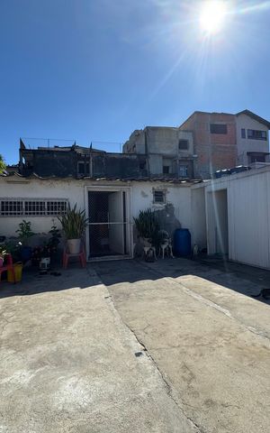Casa à venda com 380m², 2 quartos e 2 vagas Casa à venda com 380m², 2 quartos e 2 vagasQuintal