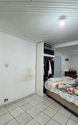 Casa à venda com 380m², 2 quartos e 2 vagas Casa à venda com 380m², 2 quartos e 2 vagasQuarto 2