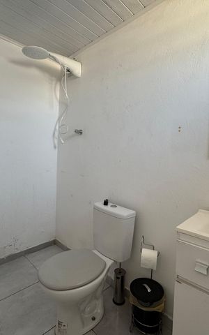 Casa à venda com 380m², 2 quartos e 2 vagas Casa à venda com 380m², 2 quartos e 2 vagasBanheiro 2