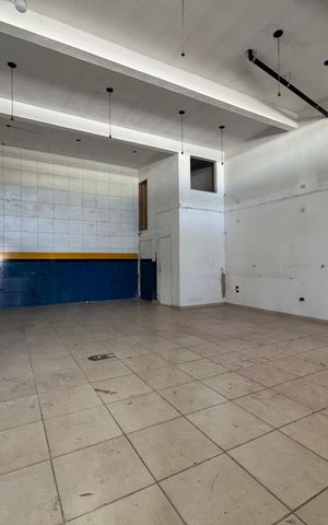 Casa à venda com 380m², 2 quartos e 2 vagas Casa à venda com 380m², 2 quartos e 2 vagasSalão comercial